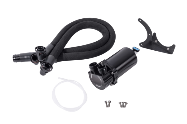 APR Catch Can Kit für MQB EA888 Gen 3 2.0T/1.8T APR Catch Can Kit für MQB EA888 Gen 3 2.0T/1.8T – Produktnummer MS100100 | VTEC Chiptuning