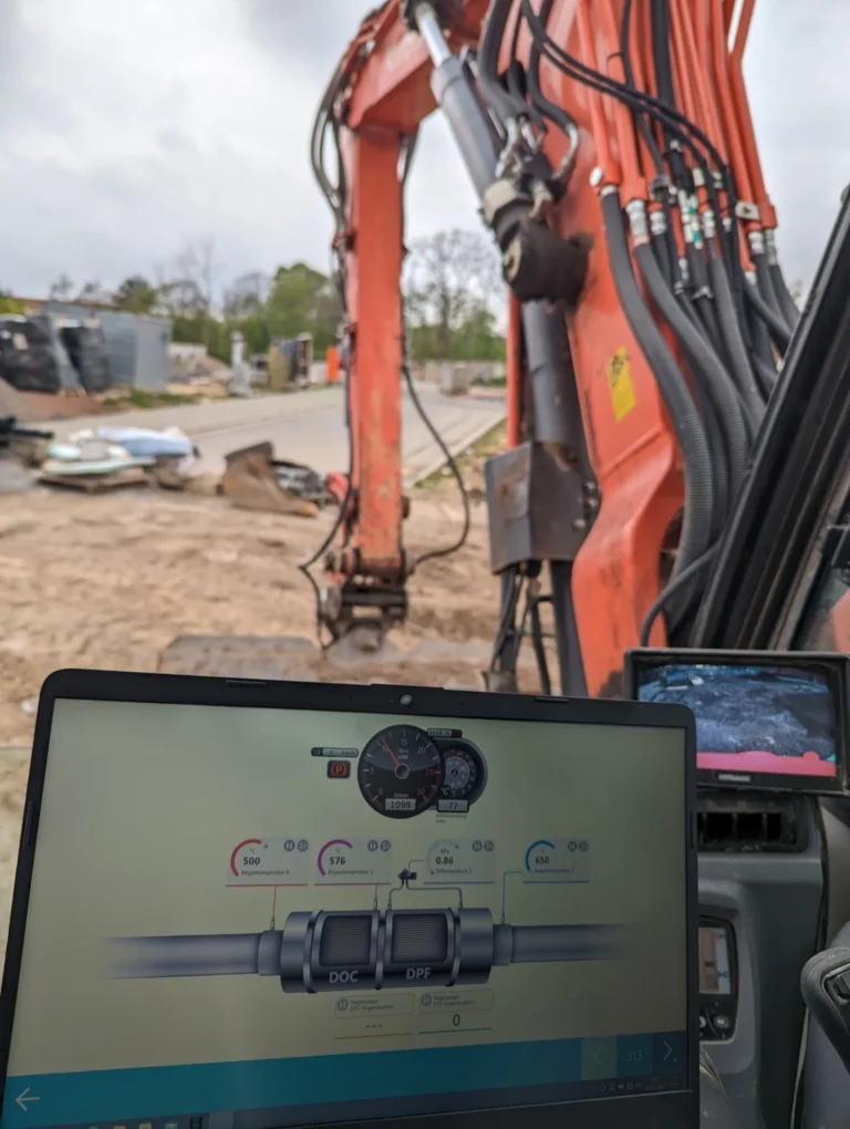 Diagnose an einem Bagger auf der Baustelle mit Abgastemperaturen und Differenzdruck des Partikelfilters
